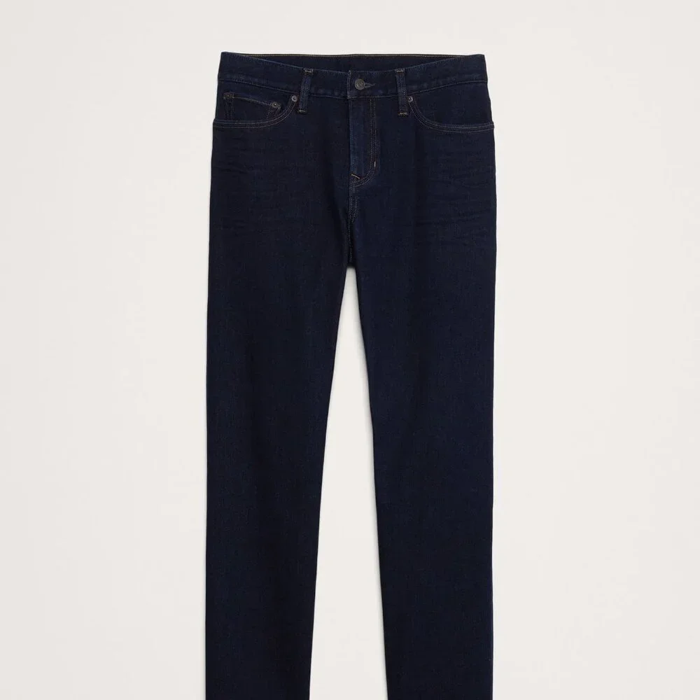 Banana Republic Straight Traveler Jean size 33/30 Rinse Dark Wash